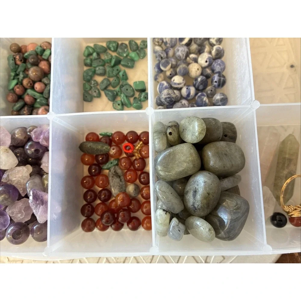 JEWELRY MAKING GEMSTONES 💎 CRYSTALS ROCK KIT W/CASE (16)